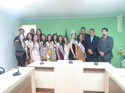 Candidatas a Miss e vereadores.JPG