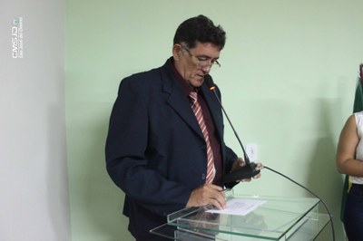 Ver. Manoel Joana assinando Termo de Posse.jpg