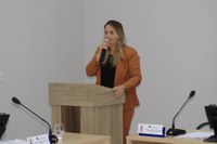 Ver. Patrícia apresentou Indicação ao Executivo para construção de calçamentos em frente à Escola Municipal do bairro nossa senhora de Fátima 